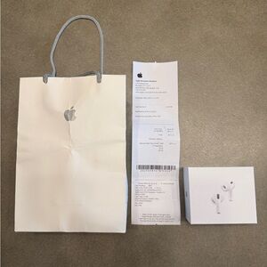 Apple White Wireless Earbuds with Charging Case